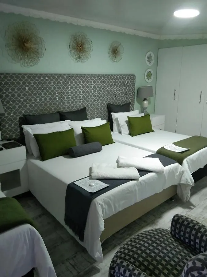 Mitchell'S Guesthouse Parow 3*,